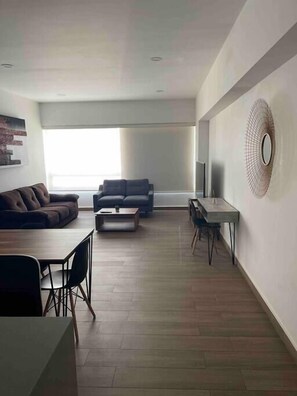 Smart TV, table tennis