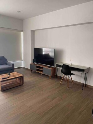 Smart TV, table tennis