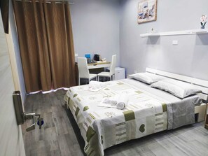 Hypo-allergenic bedding, minibar, in-room safe, desk - The Queen Tropea  (Tropea)