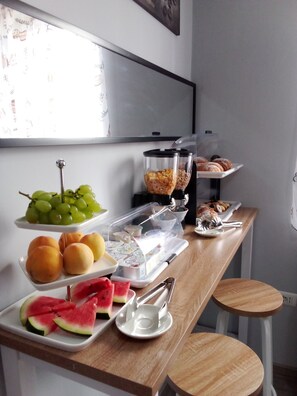Free daily buffet breakfast - The Queen Tropea  (Tropea)