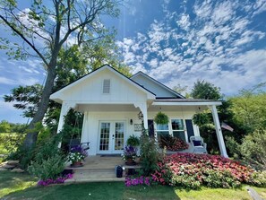 Exterior - Looking for a perfect  escape from the city ! (Centerview)