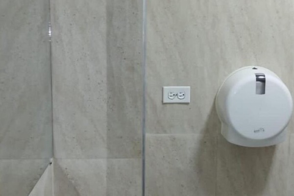 Basic Single Room | Bathroom | Shower, towels