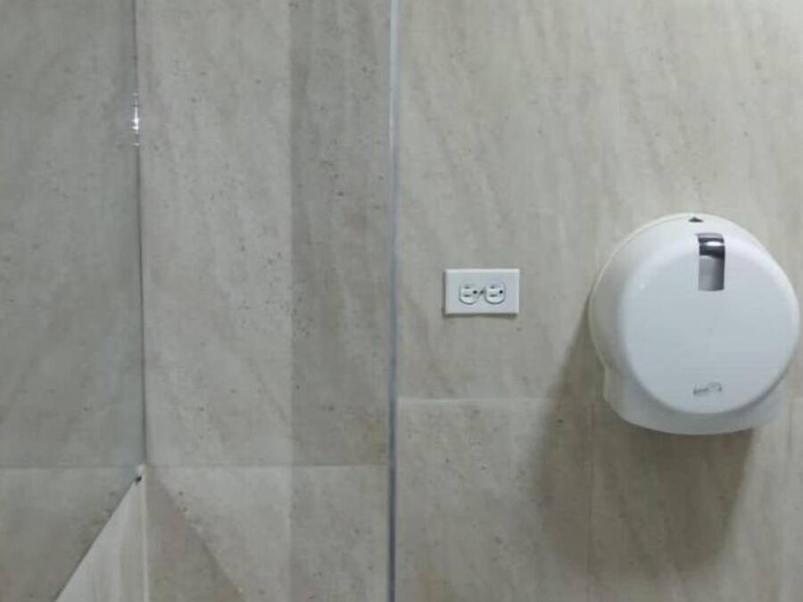 Basic Single Room | Bathroom | Shower, towels