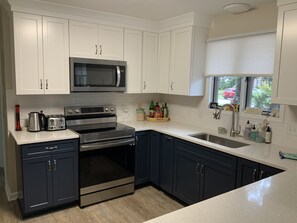 Private kitchen - Home near beach and ICW (Sunset Beach)