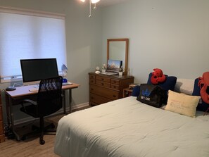 3 bedrooms, iron/ironing board, WiFi, bed sheets - Home near beach and ICW (Sunset Beach)