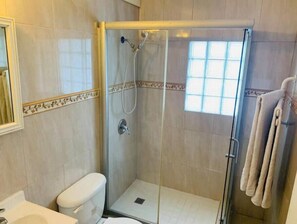Shower - RHYL by the Sea 1bedroom apt fastWifi 15minAirport (Montego Bay)