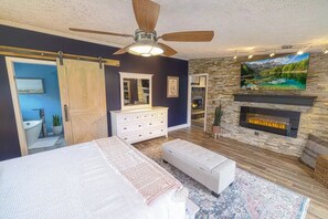 3 bedrooms, in-room safe, free WiFi, bed sheets