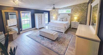 Cheerful, Lake Home with amazing backyard!