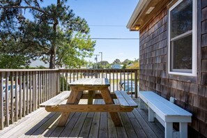Outdoor dining - Cozy Nags Head Home, Walkable to Beach w/ Hot Tub! (Nags Head)