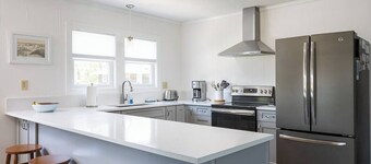 Cozy Nags Head Home, Walkable to Beach w/ Hot Tub!