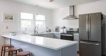 Cozy Nags Head Home, Walkable to Beach w/ Hot Tub!
