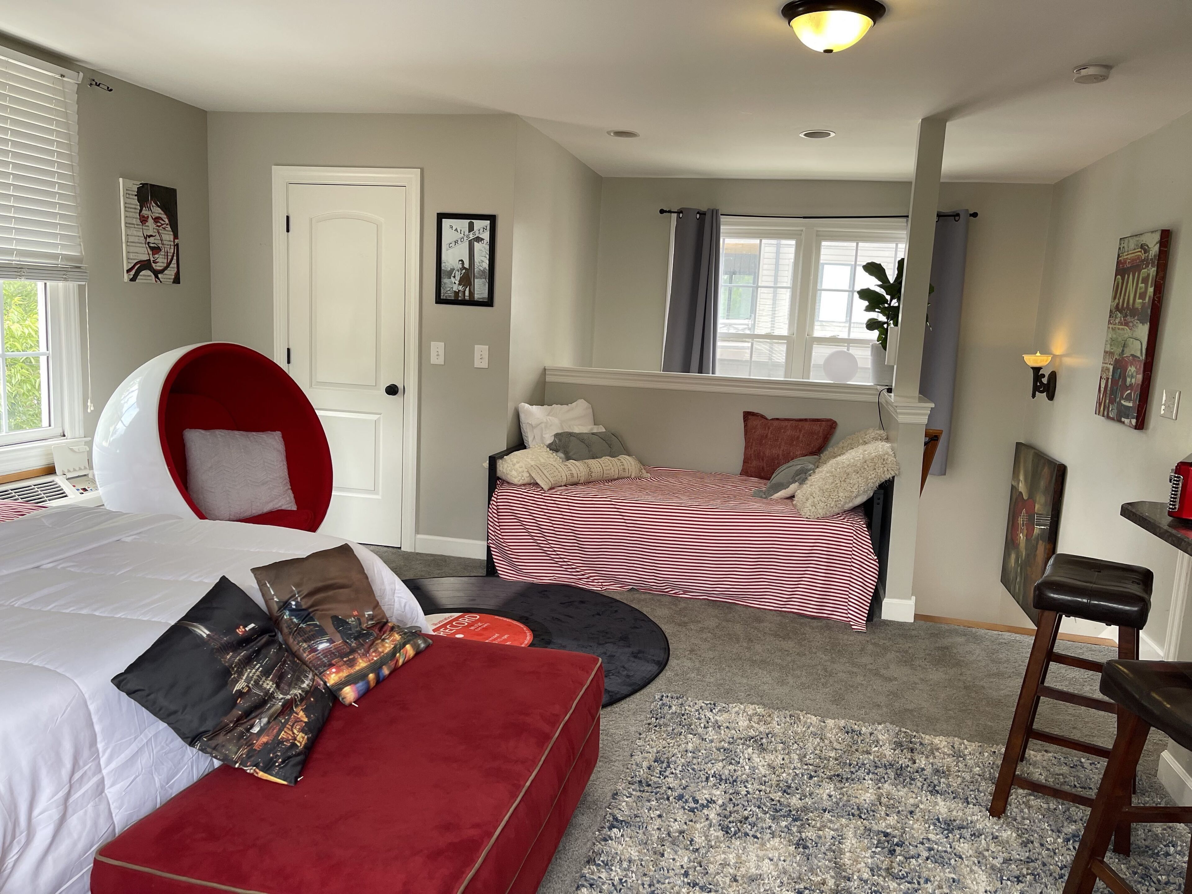 Unique Retro Studio & Trailer Great Quiet Location in Nashville! + E-bikes!