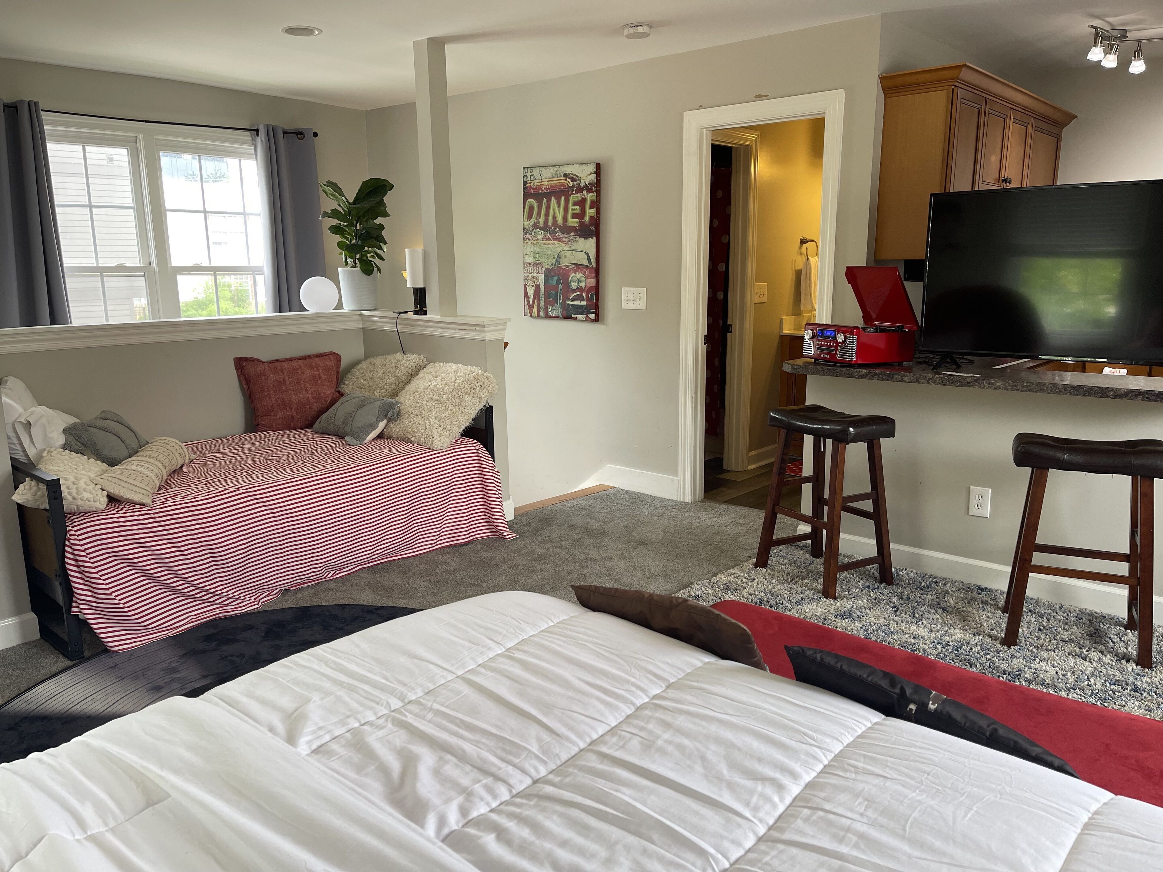 Unique Retro Studio & Trailer Great Quiet Location in Nashville! + E-bikes!