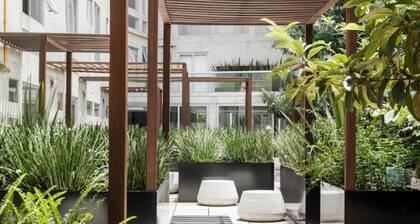 Apartamento en Condesa con vista al Castillo de Chapultepec. Gym pool y parking