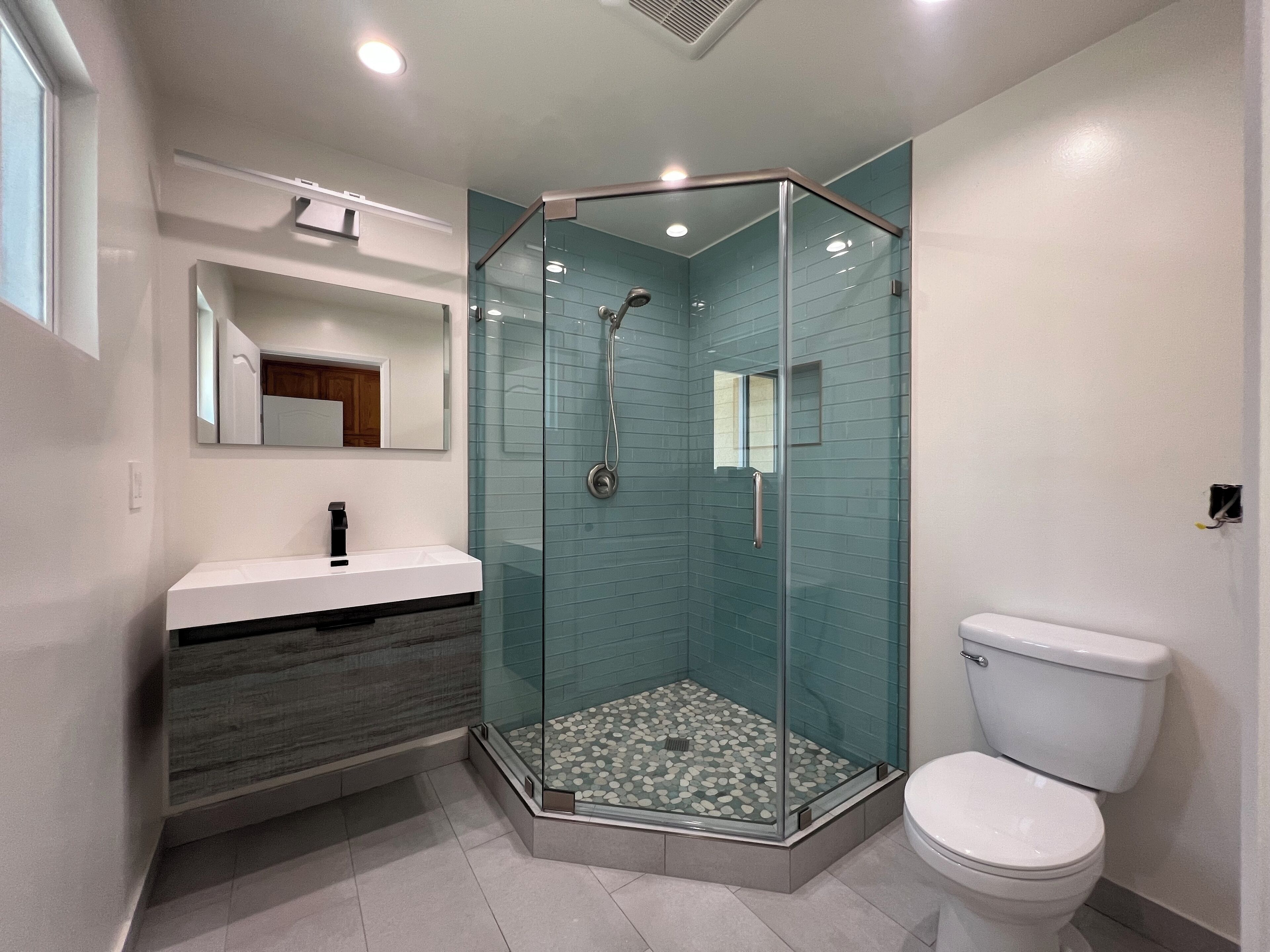 Modern Elegant Riverfront Estate