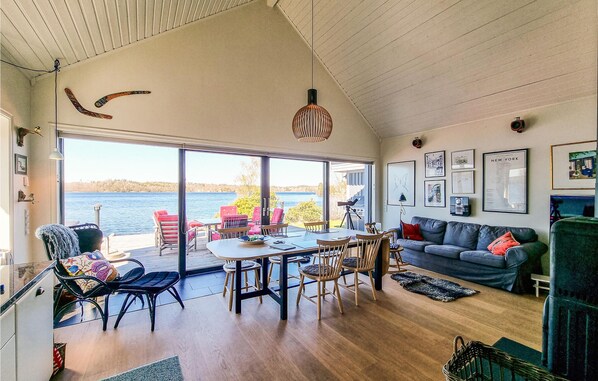 Fireplace, DVD player