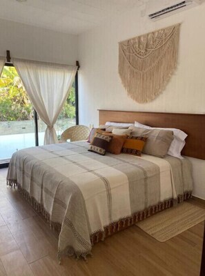 4 室のベッドルーム、デスク、アイロン / アイロン台、WiFi (無料)