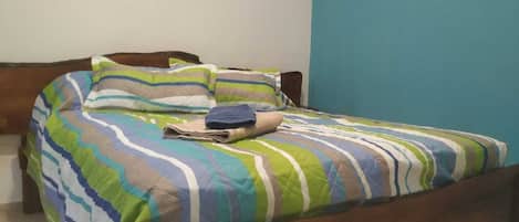1 bedroom, bed sheets