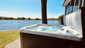 Bain à remous extérieur