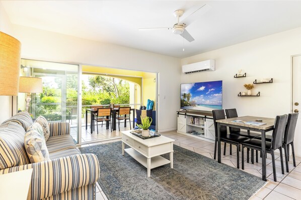 Smart TV, fireplace - Casa Jardin - 1-BR Condo in Charming Grace Bay (Providenciales)