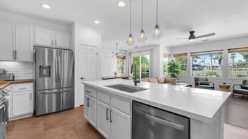 雪櫃、微波爐、焗爐、爐具