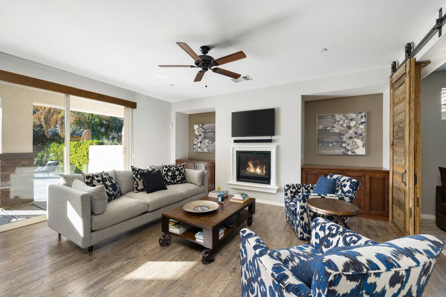 Panoramic Paradise: Pool, Spa, and Scenic Views