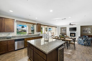 المنشأة من الداخل