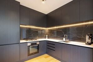 Fridge, oven, stovetop, dishwasher - Modern 3BR Home, Mountain View, Family Stay, Wi-Fi (Jacks Point)