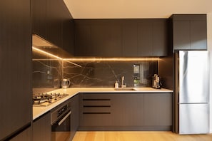 Fridge, oven, stovetop, dishwasher