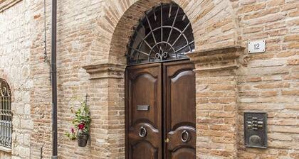 S318 - Sirolo, wonderful three-room apartment in a historic building