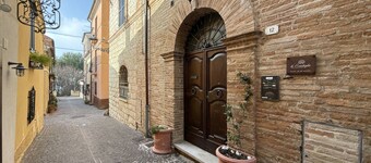 S318 - Sirolo, wonderful three-room apartment in a historic building