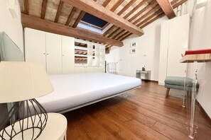 2 bedrooms, bed sheets - S318 - Sirolo, wonderful three-room apartment in a historic building (Sirolo)