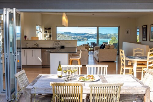 Wakainga - Sea Views Near Oneroa Beach