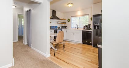 Tourists’ Haven~Clean~Centrally Located