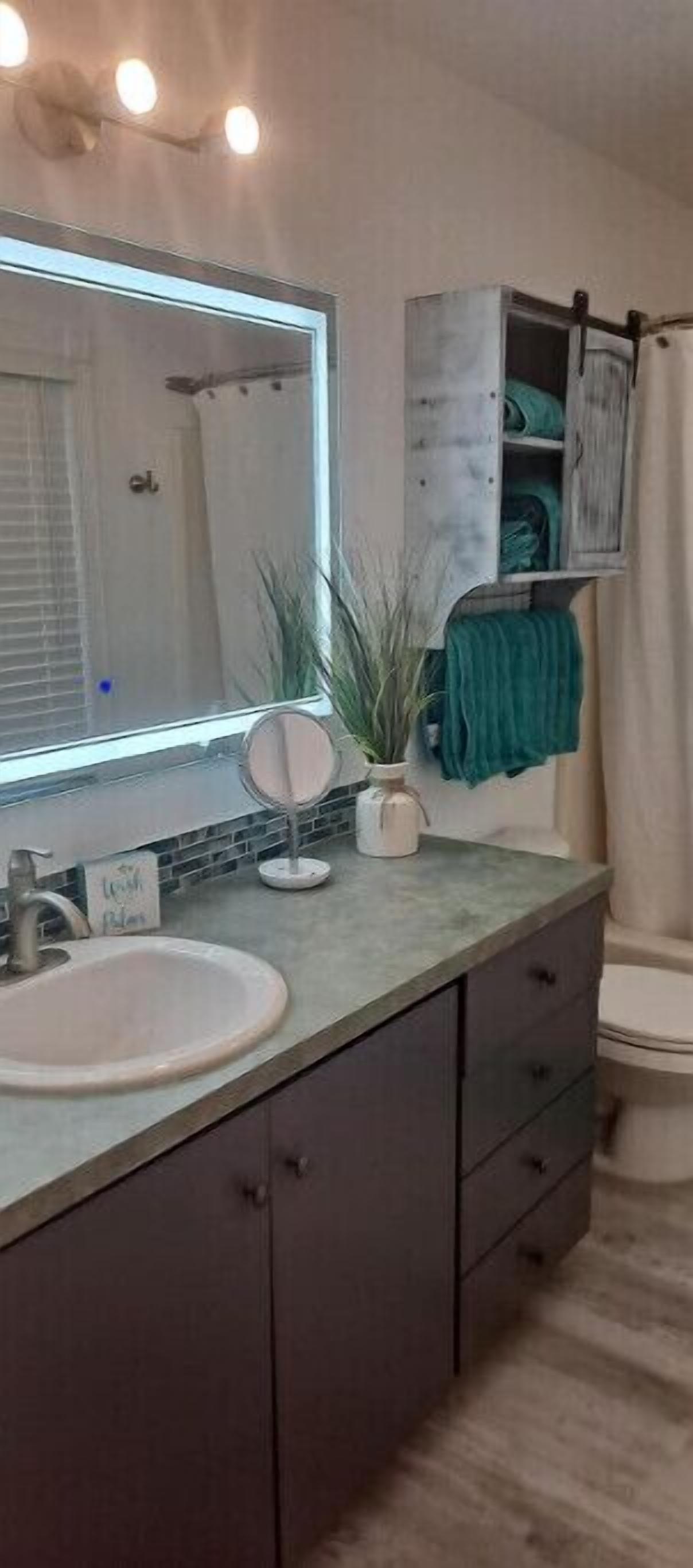 Quiet Luxury Oasis with Heated Pool& Spa on 2+ acres