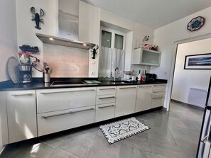 Køleskab, mikrobølgeovn, ovn, opvaskemaskine