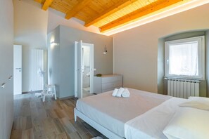2 bedrooms, iron/ironing board, Internet