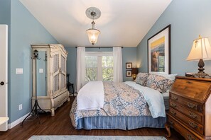 2 bedrooms, desk, iron/ironing board, free WiFi - Weber's Woods Cabin- Holiday comfort in the mountains! (Julian)