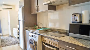 Deluxe Studio | Private kitchen | Full-size fridge, microwave, oven, stovetop