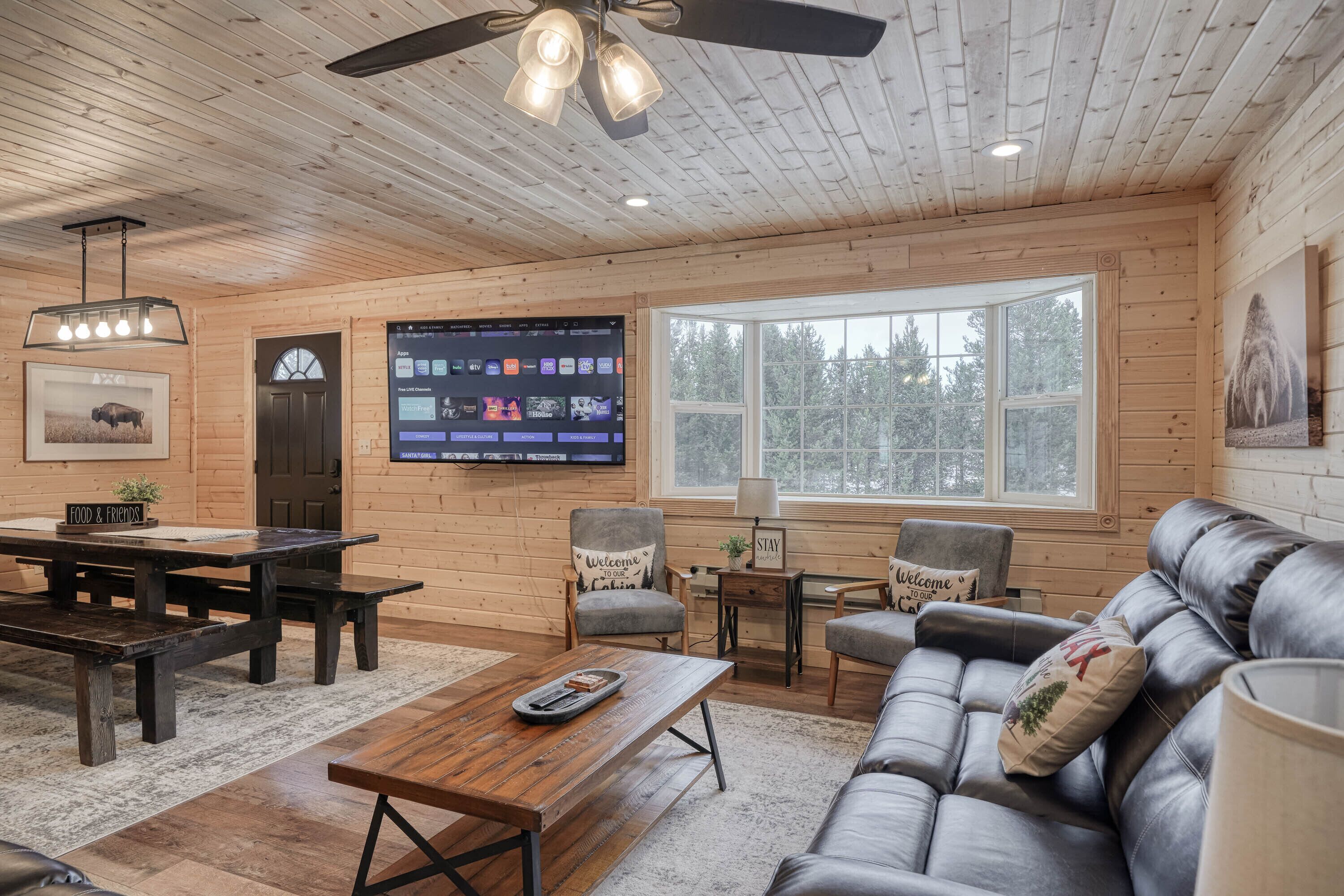 KABINO: NEW! Hot Tub Garage Smart TVs FirePit WiFi Trails Fishing Yellowstone