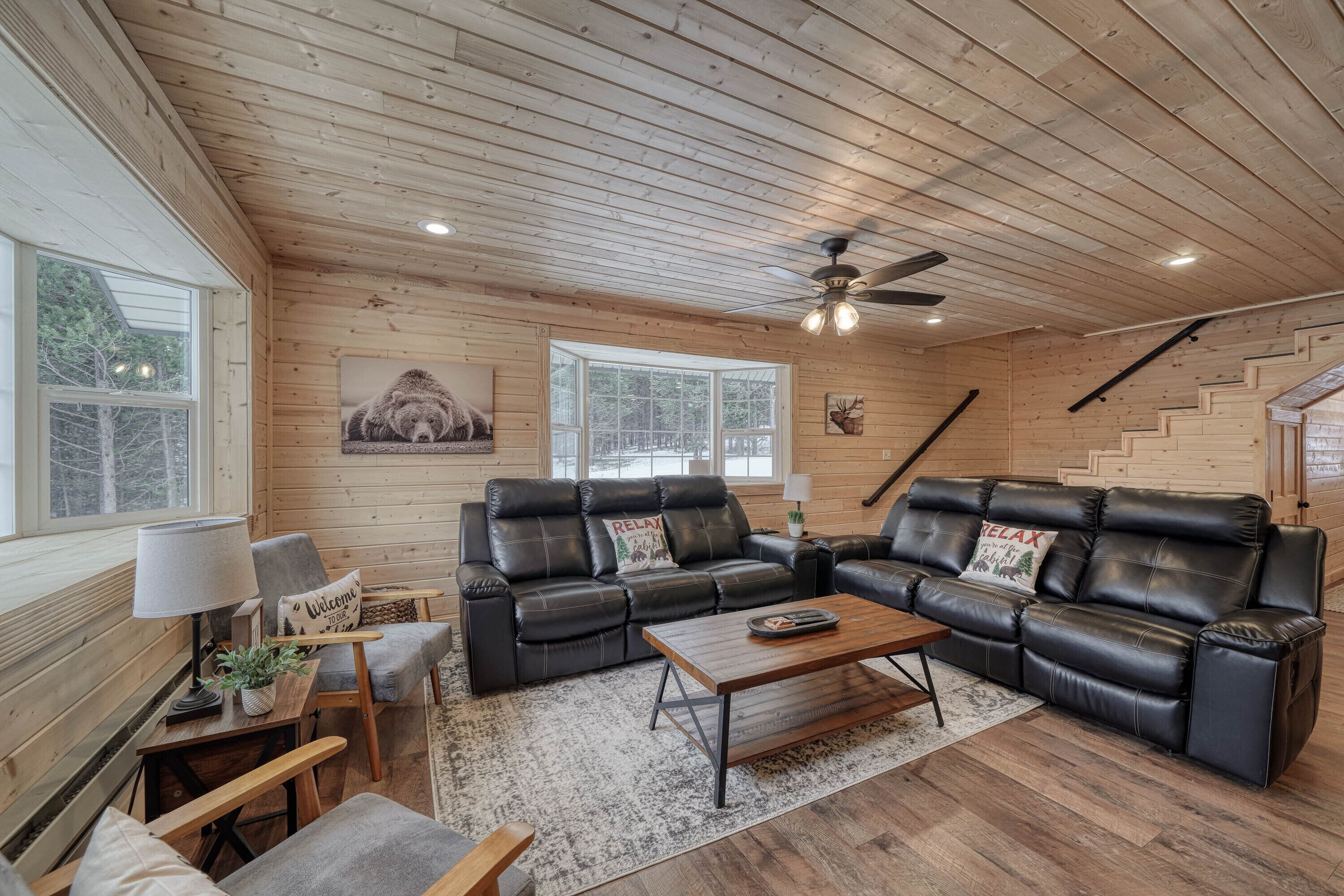 KABINO: NEW! Hot Tub Garage Smart TVs FirePit WiFi Trails Fishing Yellowstone