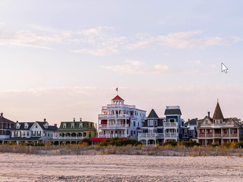 4 Blocks to Beach, Linens Provided