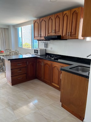 Apartamento standard | Cozinha privada | Geladeira, micro-ondas, lava-louças, liquidificador