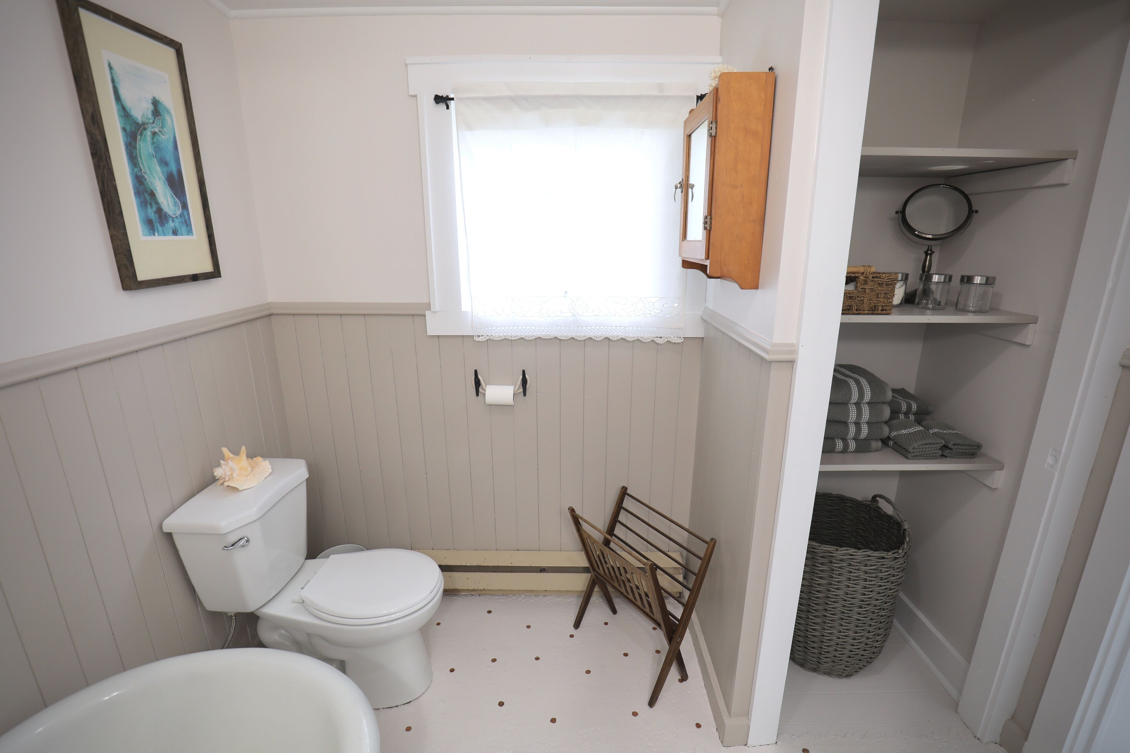 Hill House is a Seaside Cottage, 25 min From Downtown Halifax