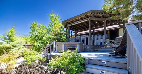 Terrace/patio - *Historic Downtown Bungalow *Firepit *Hot Tub *BBQ (Prescott)