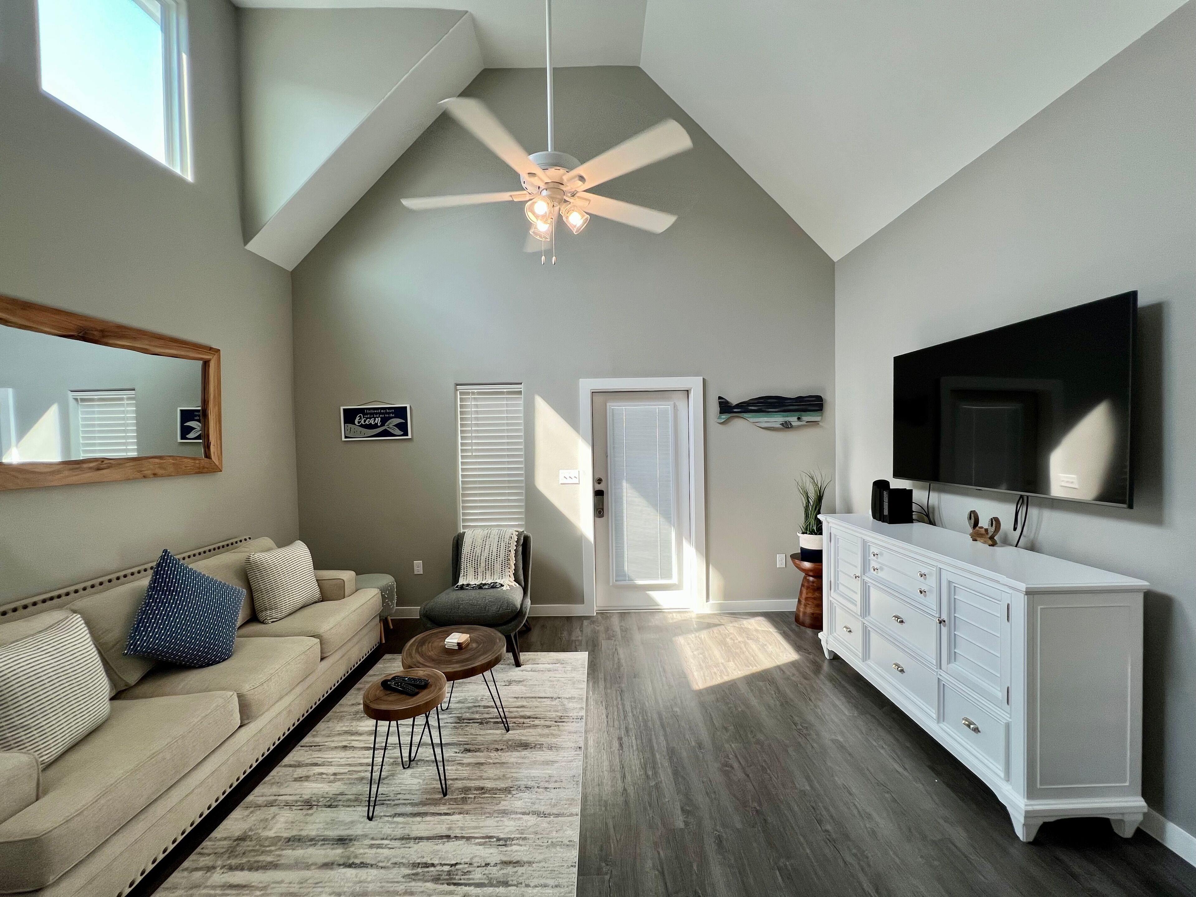 Sea Dreamz 2 - Brand New 2 bed / 2 bath condo at Smugglers Cove