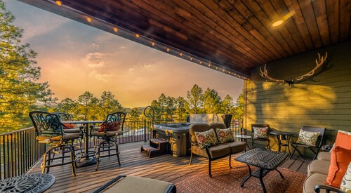 "By God's Grace" 'unique, modern home w/ hot tub in the mountains!