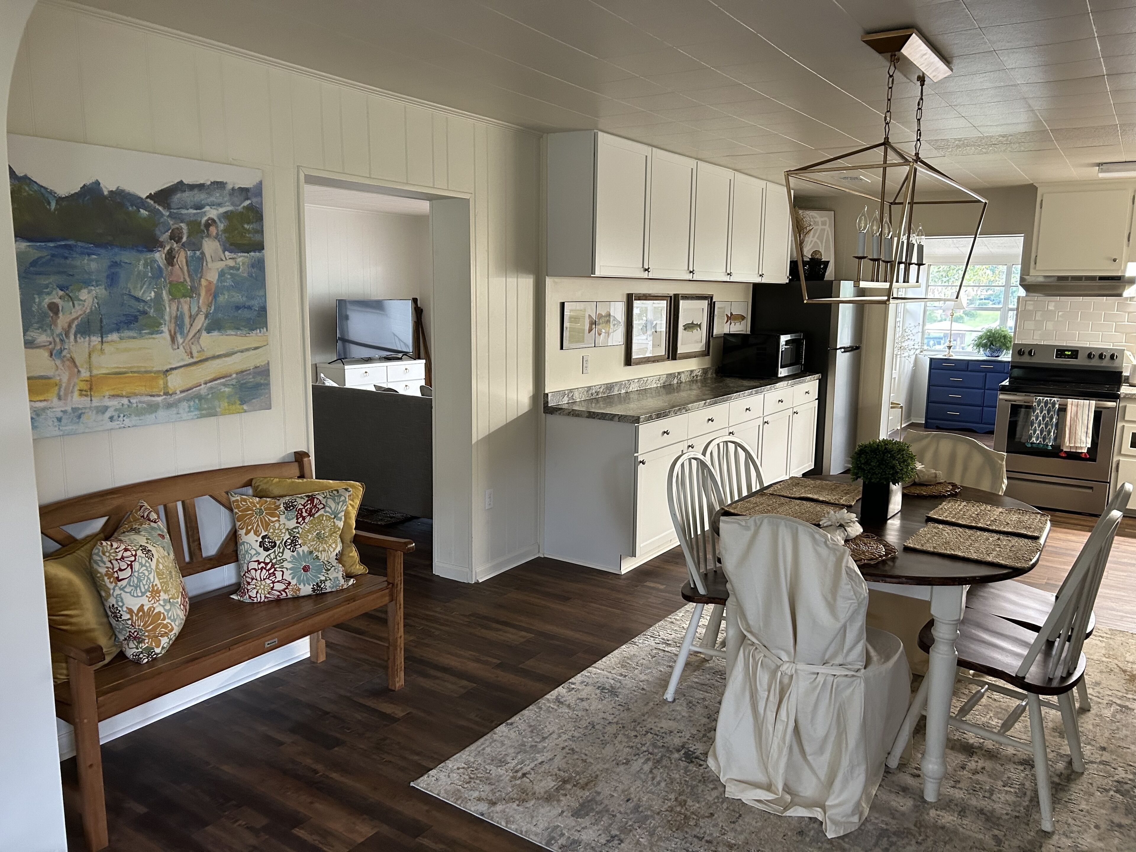 Lakefront House@Blackshear-.71acre <br>4BR: 6beds, 2futons. 3Bath. 2dens.<br>1849sqft.