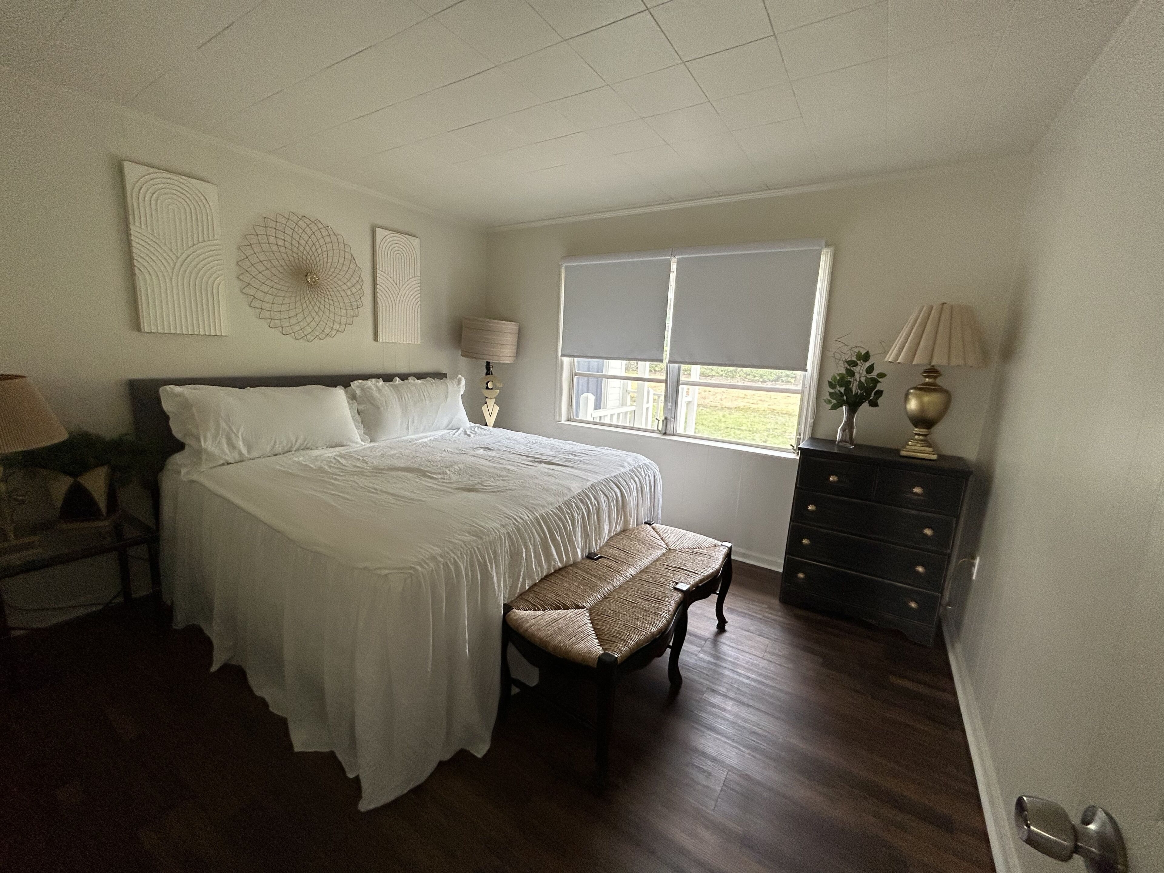 Lakefront House@Blackshear-.71acre <br>4BR: 6beds, 2futons. 3Bath. 2dens.<br>1849sqft.