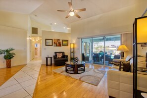 Smart-TV, Netflix, bordtennis og strømmetjenester